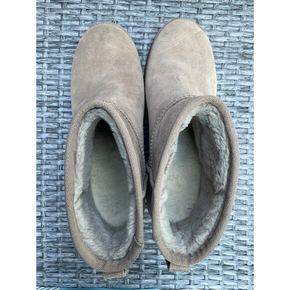 UGG Women's Classic Femme Mini Wedge Booties Size 41/US 11 in Tan Suede - Picture 6 of 7